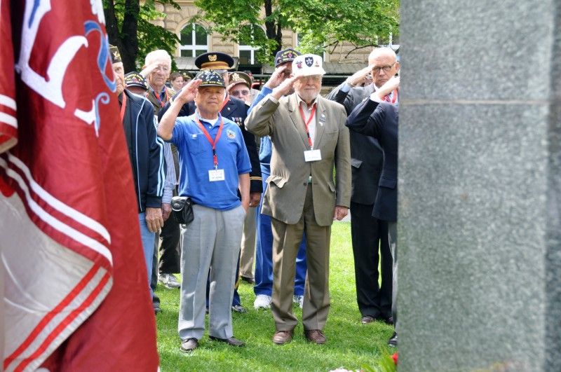 Vzpomínkovými akty začal druhý den (5.5.2012) Slavností svobody na náměstí Míru, Chodském náměstí a v Husově ulici. Foto: Z. Kubalová
