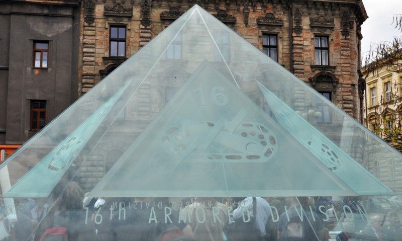 Vzpomínkovými akty začal druhý den (5.5.2012) Slavností svobody na náměstí Míru, Chodském náměstí a v Husově ulici. Foto: Z. Kubalová