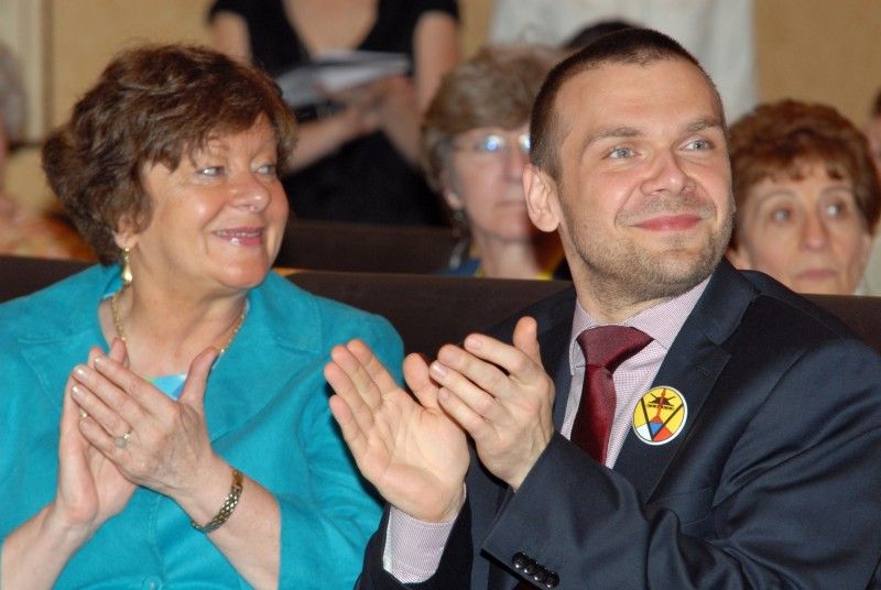 V obřadní síni plzeňské radnice se v sobotu (5.5.2012) odpoledne konalo vyhlášení literární soutěže o Cenu Jana Palacha, kterou poprvé v roce 1990 uspořádali členové Bratrstva 17. střeleckého pluku z belgického Liége. Vítězem se stal student Masarykova gymnázia Jan Bohuslav, jehož esej ve francouzštině na téma Úloha vzpomínek byla vyhodnocena jako nejlepší.