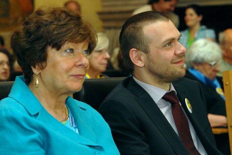 V obřadní síni plzeňské radnice se v sobotu (5.5.2012) odpoledne konalo vyhlášení literární soutěže o Cenu Jana Palacha, kterou poprvé v roce 1990 uspořádali členové Bratrstva 17. střeleckého pluku z belgického Liége. Vítězem se stal student Masarykova gymnázia Jan Bohuslav, jehož esej ve francouzštině na téma Úloha vzpomínek byla vyhodnocena jako nejlepší.