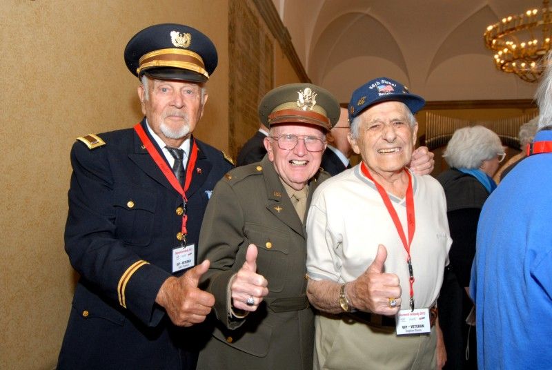 V obřadní síni plzeňské radnice se v sobotu (5.5.2012) odpoledne konalo vyhlášení literární soutěže o Cenu Jana Palacha, kterou poprvé v roce 1990 uspořádali členové Bratrstva 17. střeleckého pluku z belgického Liége. Vítězem se stal student Masarykova gymnázia Jan Bohuslav, jehož esej ve francouzštině na téma Úloha vzpomínek byla vyhodnocena jako nejlepší.