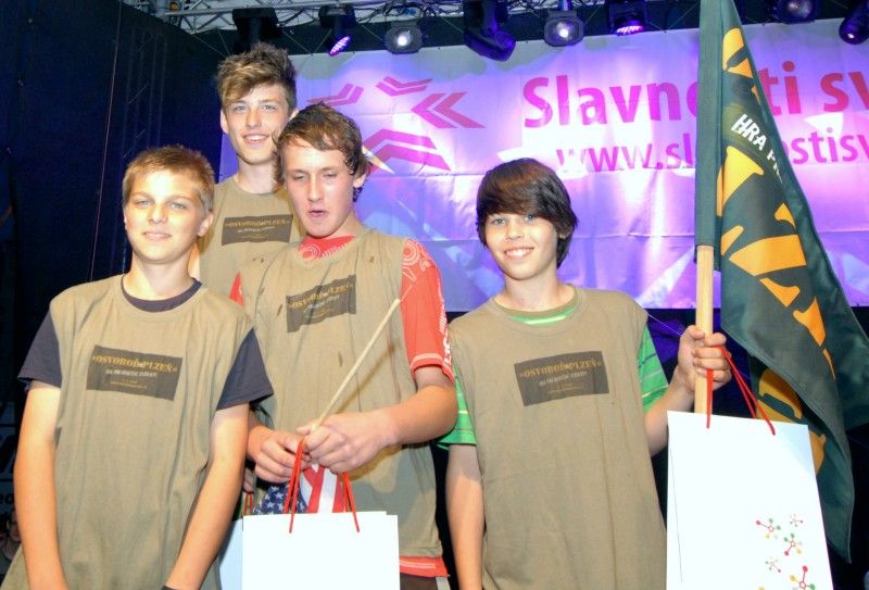 Prokázat svoji rychlost, zručnost, bystrost i vytrvalost muselo dnes (5.5.2012) deset týmů odvážných studentů, které se z úvodního vědomostního kola probojovalo do finále hry Osvoboď Plzeň. O vítězi finálového klání rozhodovaly nejenom síla a mrštnost, ale také pohotovost a především oddanost a touha „osvobodit Plzeň“. Tři nejlepší týmy byly slavnostně vyhlášeny ve večerních hodinách na náměstí Republiky.