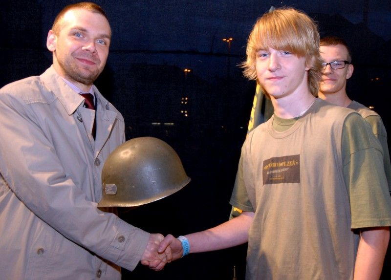 Prokázat svoji rychlost, zručnost, bystrost i vytrvalost muselo dnes (5.5.2012) deset týmů odvážných studentů, které se z úvodního vědomostního kola probojovalo do finále hry Osvoboď Plzeň. O vítězi finálového klání rozhodovaly nejenom síla a mrštnost, ale také pohotovost a především oddanost a touha „osvobodit Plzeň“. Tři nejlepší týmy byly slavnostně vyhlášeny ve večerních hodinách na náměstí Republiky.