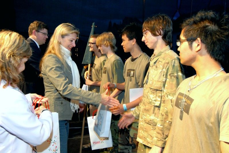 Prokázat svoji rychlost, zručnost, bystrost i vytrvalost muselo dnes (5.5.2012) deset týmů odvážných studentů, které se z úvodního vědomostního kola probojovalo do finále hry Osvoboď Plzeň. O vítězi finálového klání rozhodovaly nejenom síla a mrštnost, ale také pohotovost a především oddanost a touha „osvobodit Plzeň“. Tři nejlepší týmy byly slavnostně vyhlášeny ve večerních hodinách na náměstí Republiky.