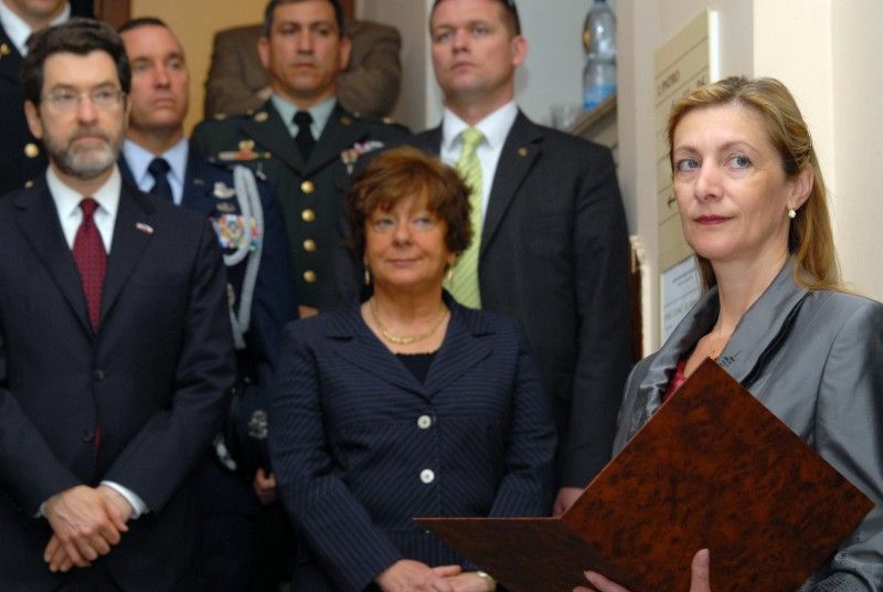 Další vzpomínkové setkání (6.5.2012) se za účasti belgických a amerických veteránů konalo v neděli dopoledne u pamětních desek věnovaných 17. střeleckému praporu belgických vojáků a 16. obrněné divizi americké armády, které jsou umístěny na schodišti v prvním patře radnice.  Poté, co zazněly státní hymny všech tří zemí, pronesla úvodní projev náměstkyně primátora Eva Herinková.