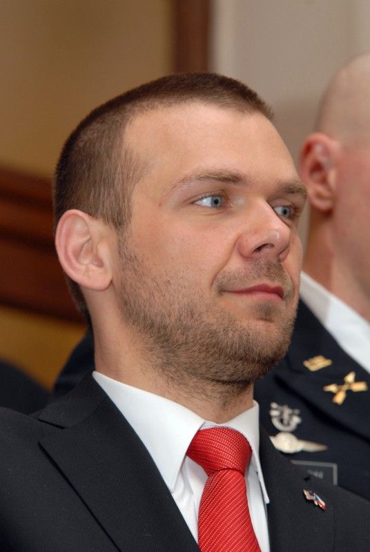 Další vzpomínkové setkání (6.5.2012) se za účasti belgických a amerických veteránů konalo v neděli dopoledne u pamětních desek věnovaných 17. střeleckému praporu belgických vojáků a 16. obrněné divizi americké armády, které jsou umístěny na schodišti v prvním patře radnice.  Poté, co zazněly státní hymny všech tří zemí, pronesla úvodní projev náměstkyně primátora Eva Herinková.