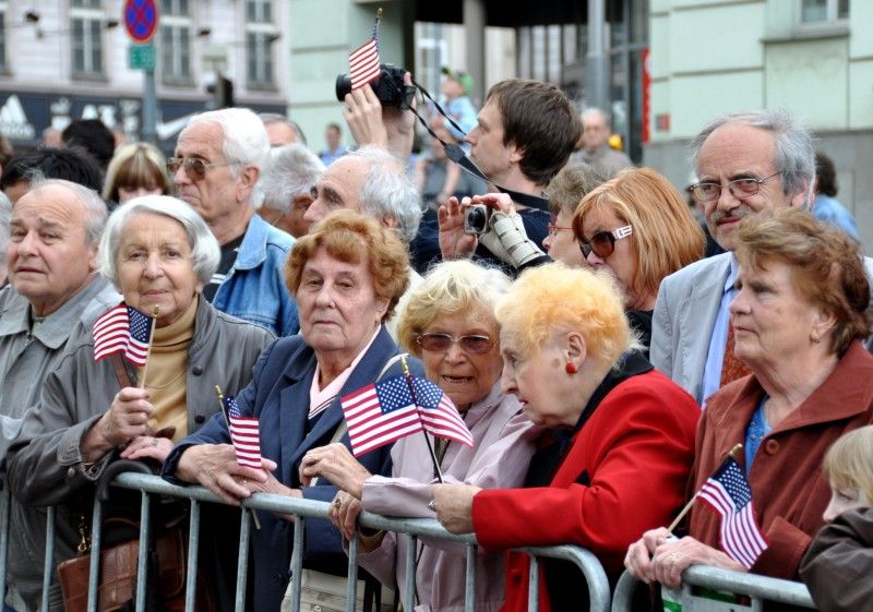 Vzpomínkovým aktem u památníku Díky, Ameriko! vyvrcholily (6.5.2012) třídenní Slavnosti svobody, kterými si každoročně Plzeň připomíná osvobození americkou armádou v květnu 1945. Foto: Z. Kubalová