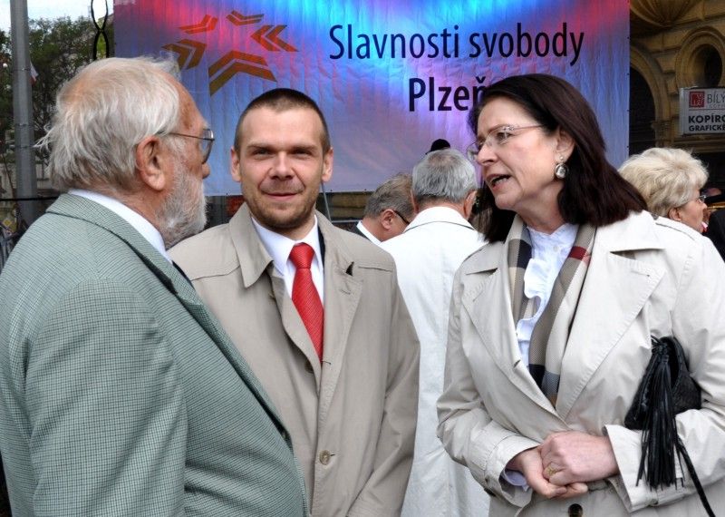 Vzpomínkovým aktem u památníku Díky, Ameriko! vyvrcholily (6.5.2012) třídenní Slavnosti svobody, kterými si každoročně Plzeň připomíná osvobození americkou armádou v květnu 1945. Foto: Z. Kubalová