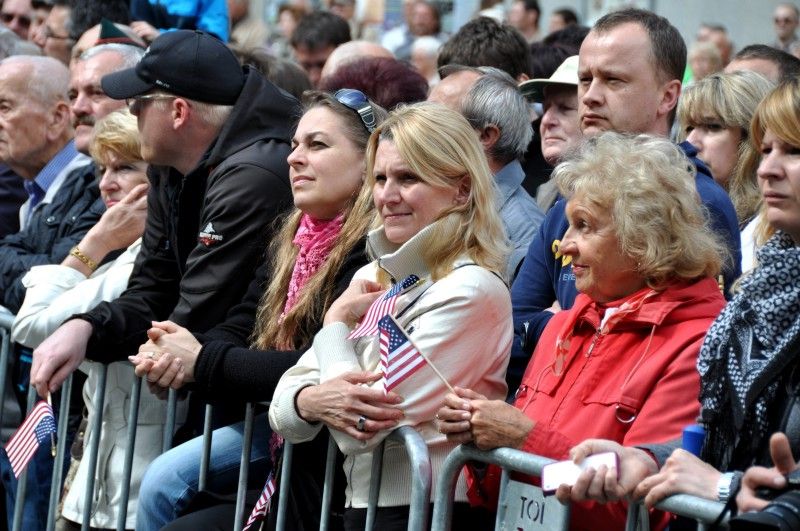 Vzpomínkovým aktem u památníku Díky, Ameriko! vyvrcholily (6.5.2012) třídenní Slavnosti svobody, kterými si každoročně Plzeň připomíná osvobození americkou armádou v květnu 1945. Foto: Z. Kubalová
