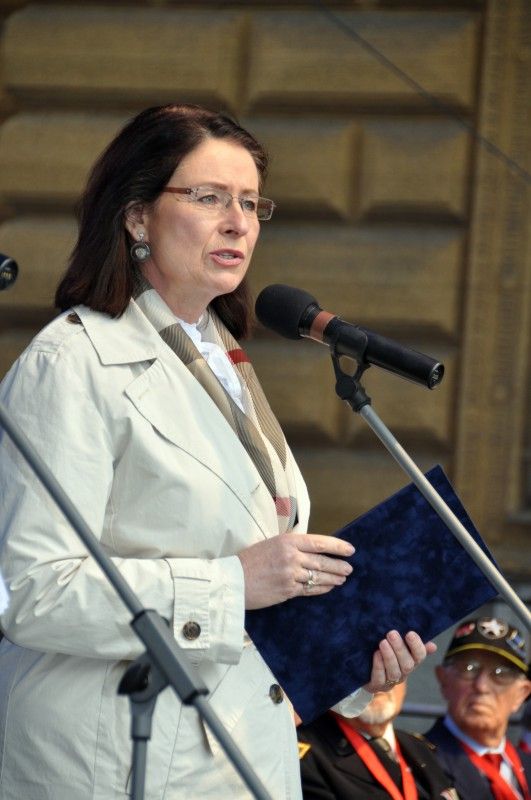 Vzpomínkovým aktem u památníku Díky, Ameriko! vyvrcholily (6.5.2012) třídenní Slavnosti svobody, kterými si každoročně Plzeň připomíná osvobození americkou armádou v květnu 1945. Foto: Z. Kubalová