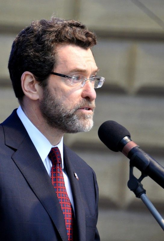 Vzpomínkovým aktem u památníku Díky, Ameriko! vyvrcholily (6.5.2012) třídenní Slavnosti svobody, kterými si každoročně Plzeň připomíná osvobození americkou armádou v květnu 1945. Foto: Z. Kubalová