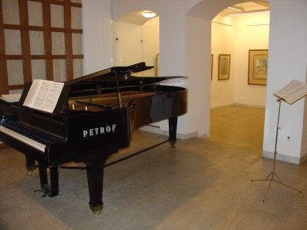 Koncert Coppey et Bon (J. Coppey - klavír, P. Bon - housle) v Masných krámech