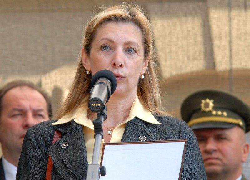 Pomník československým vojákům bojujícím na západní frontě v letech 1940 -1945 byl dnes (8.5.2012) slavnostně odhalen v Husově ulici. Má trvale připomínat oběti těchto vojáků a upozorňovat na to, že na osvobození Plzně a tehdejšího Československa se podílely také tisíce československých občanů.