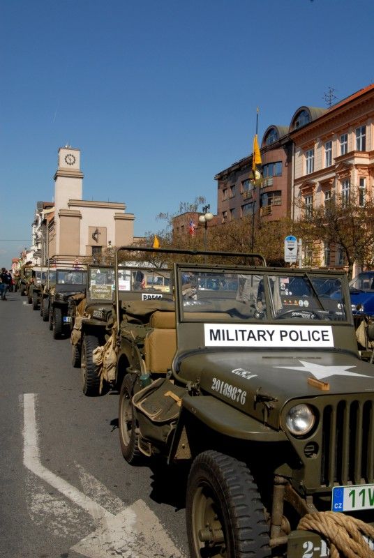Pomník československým vojákům bojujícím na západní frontě v letech 1940 -1945 byl dnes (8.5.2012) slavnostně odhalen v Husově ulici. Má trvale připomínat oběti těchto vojáků a upozorňovat na to, že na osvobození Plzně a tehdejšího Československa se podílely také tisíce československých občanů.