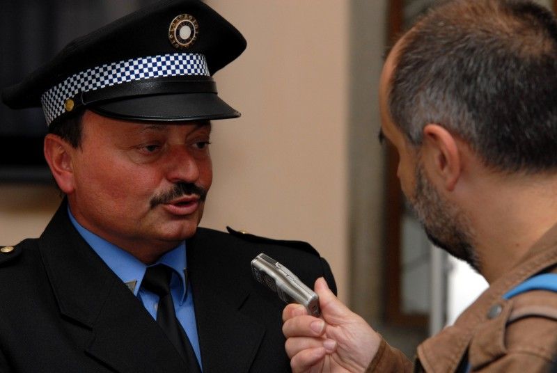 Výstava, která nejenže ve zkratce mapuje historii bezpečnostních složek města až do 19. století, ale především představuje současnou Městskou polici Plzeň, je ode dneška (14.5.2012) k vidění v mázhauzu plzeňské radnice. Připomíná 20 let její existence a zájemcům prezentuje širokou škálu činnosti městských strážníků, jejich uniformy, vybavení i všední a nevšední příběhy z místa činu. Většina expozice je tvořena fotografiemi, zachycuje strážníky v akci. Zajímavé historické srovnání nabízí dvojice trestních zákoníků, jeden z roku 1911 a druhý z roku 2011, či pár služebních průkazů, ten z roku 1938 a jeho současné provedení.