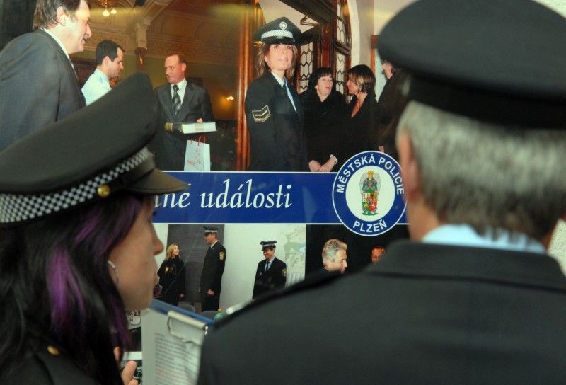 Výstava v mázhauzu připomíná 20 let existence městské policie