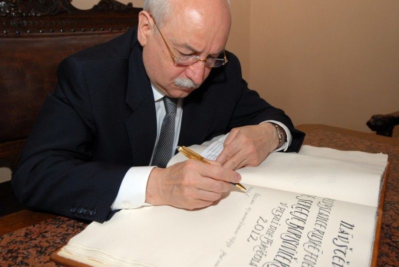 Během dvoudenní návštěvy plzeňského regionu zavítal (15.5.2012) velvyslanec Ruské federace J. E. Sergej Borisovič Kiselev v doprovodu dalších diplomatů také na plzeňskou radnici, kde ho přijali primátor Martin Baxa, náměstkyně Eva Herinková a radní Jiří Kuthan.   Ústředním tématem krátké návštěvy byly především ekonomické vazby mezi oběma zeměmi s důrazem na rozvoj spolupráce v oblasti jaderné energetiky a jaderného strojírenství. Část diskuze byla věnována i připravovanému projektu Plzeň – Evropské hlavní město kultury a perspektivám dalšího ekonomického rozvoje města, který přináší vznik technologických center při Západočeské univerzitě.