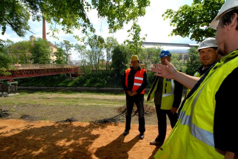 Okolí fotbalového stadionu ve Štruncových sadech se v těchto dnech (15.5.2012) razantně proměňuje. Sdružení dvou stavebních firem zde do září vybuduje relaxační zónu, která má rozšířit nabídku sportovně rekreačního využití v Plzni. Vznikají tady nové pískové cesty pro pěší, fit stezky, ale také osmnáct metrů vysoká lezecká a boulderingová stěna, skateboardové centrum, víceúčelové či dětské hřiště. Na své si přijdou cyklisté a inline bruslaři. Projekt počítá s venkovní galerií na soutoku pro umístění uměleckých artefaktů nebo plochy pro graffiti.