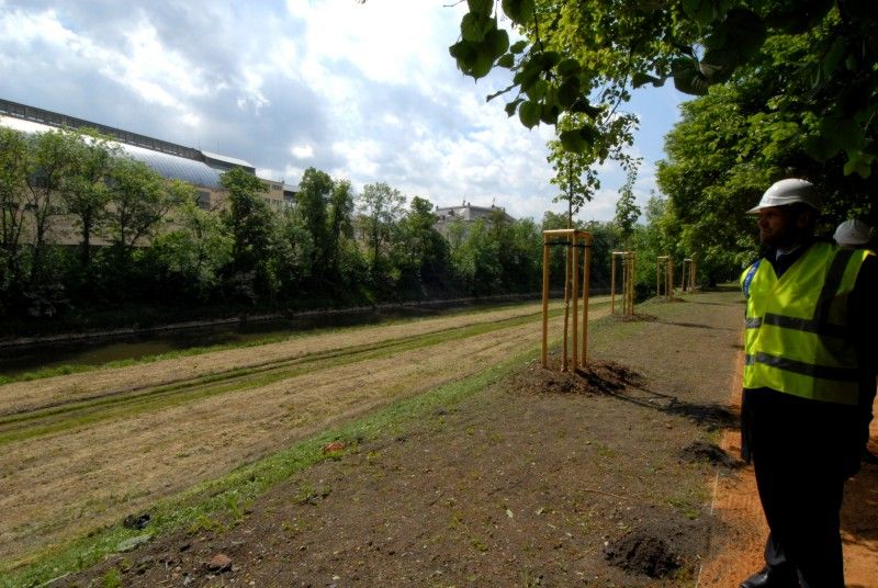Okolí fotbalového stadionu ve Štruncových sadech se v těchto dnech (15.5.2012) razantně proměňuje. Sdružení dvou stavebních firem zde do září vybuduje relaxační zónu, která má rozšířit nabídku sportovně rekreačního využití v Plzni. Vznikají tady nové pískové cesty pro pěší, fit stezky, ale také osmnáct metrů vysoká lezecká a boulderingová stěna, skateboardové centrum, víceúčelové či dětské hřiště. Na své si přijdou cyklisté a inline bruslaři. Projekt počítá s venkovní galerií na soutoku pro umístění uměleckých artefaktů nebo plochy pro graffiti.