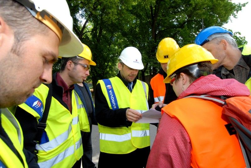 Okolí fotbalového stadionu ve Štruncových sadech se v těchto dnech (15.5.2012) razantně proměňuje. Sdružení dvou stavebních firem zde do září vybuduje relaxační zónu, která má rozšířit nabídku sportovně rekreačního využití v Plzni. Vznikají tady nové pískové cesty pro pěší, fit stezky, ale také osmnáct metrů vysoká lezecká a boulderingová stěna, skateboardové centrum, víceúčelové či dětské hřiště. Na své si přijdou cyklisté a inline bruslaři. Projekt počítá s venkovní galerií na soutoku pro umístění uměleckých artefaktů nebo plochy pro graffiti.