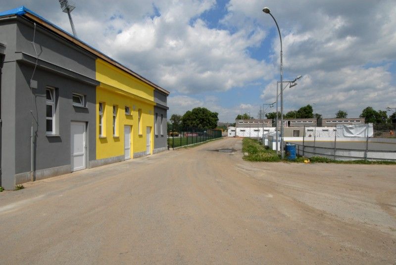 Okolí fotbalového stadionu ve Štruncových sadech se v těchto dnech (15.5.2012) razantně proměňuje. Sdružení dvou stavebních firem zde do září vybuduje relaxační zónu, která má rozšířit nabídku sportovně rekreačního využití v Plzni. Vznikají tady nové pískové cesty pro pěší, fit stezky, ale také osmnáct metrů vysoká lezecká a boulderingová stěna, skateboardové centrum, víceúčelové či dětské hřiště. Na své si přijdou cyklisté a inline bruslaři. Projekt počítá s venkovní galerií na soutoku pro umístění uměleckých artefaktů nebo plochy pro graffiti.