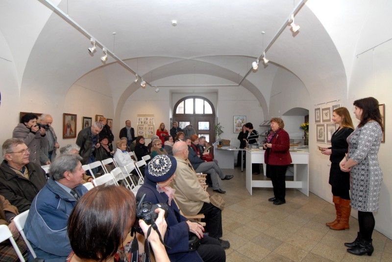 Plzeňské stopy všestranného tvůrce Jiřího Trnky sleduje nová publikace. Přibližuje nejen rodinné kořeny, dětství a školní léta významného výtvarníka a loutkáře, ale zároveň připomíná Trnkovy vazby s Josefem Skupou. Text předkládá stručný pohled na umělcův život a dílo. Prezentační brožuru s názvem „Jiří Trnka a Plzeň – Po plzeňských stopách Jiřího Trnky“ vydalo město Plzeň zastoupené odborem kultury ve spolupráci s Unií výtvarných umělců plzeňské oblasti.  Slavnostní představení publikace se konalo ve středu 6. března 2013 symbolicky v Galerii Jiřího Trnky.