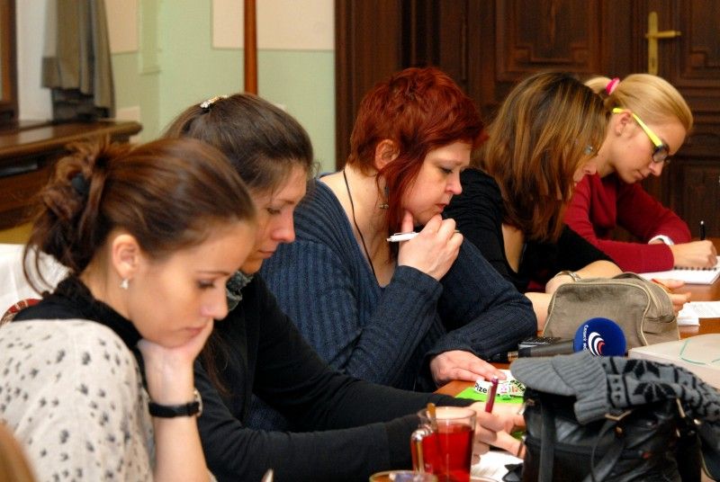 Devět zásadních opatření musí podle autorů hodnotící zprávy provést společnost Plzeň 2015, aby projekt Plzeň – Evropské hlavní město kultury 2015, který má tato společnost pro město zajišťovat a naplňovat, dovedla do zdárného konce. Je mezi nimi například nutnost přehodnotit pozice vrcholového a středního managementu, vypracování podrobného přehledu programu, provedení finančního auditu nebo příprava strategického obchodního plánu včetně strategie pro využívání evropských fondů. Autory evaluační zprávy jsou dva evropští experti, Oliver Scheytt a Mattijs Maussen. Zprávu odevzdali městu 15. února. (foto: 12.3.2013)