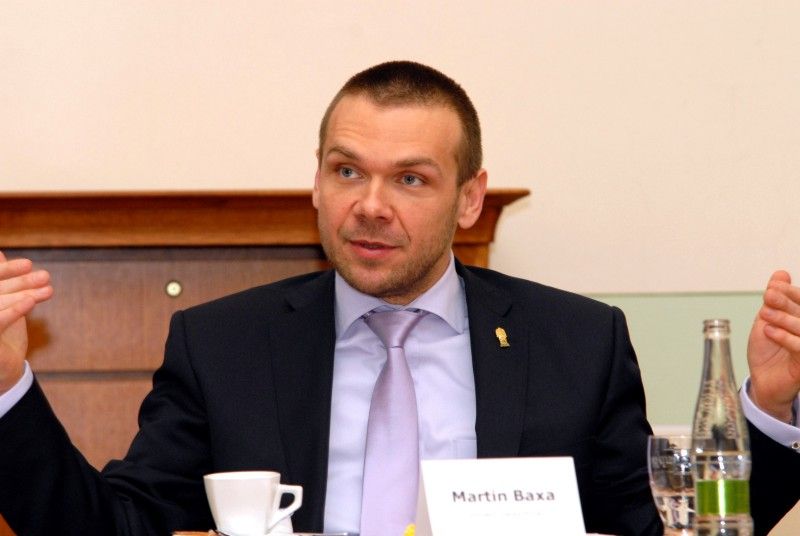 Devět zásadních opatření musí podle autorů hodnotící zprávy provést společnost Plzeň 2015, aby projekt Plzeň – Evropské hlavní město kultury 2015, který má tato společnost pro město zajišťovat a naplňovat, dovedla do zdárného konce. Je mezi nimi například nutnost přehodnotit pozice vrcholového a středního managementu, vypracování podrobného přehledu programu, provedení finančního auditu nebo příprava strategického obchodního plánu včetně strategie pro využívání evropských fondů. Autory evaluační zprávy jsou dva evropští experti, Oliver Scheytt a Mattijs Maussen. Zprávu odevzdali městu 15. února. (foto: 12.3.2013)