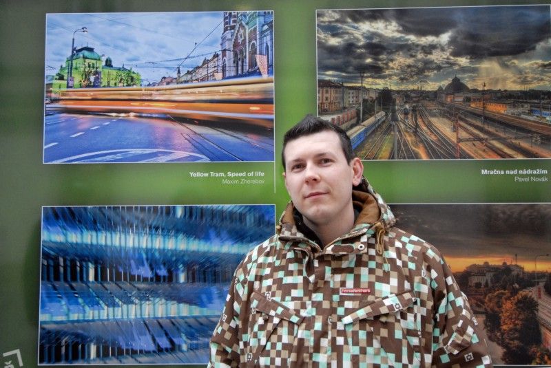 Výstava nejlepších a nejzajímavějších fotografií soutěže Plzeň říká: „Sýýýr“, kterou město vyhlásilo v minulém roce, zahájila sérii letošních venkovních expozic ve Smetanových sadech. Na jednadvaceti panelech jsou zveřejněny snímky, které zájemce zavedou k historickým památkám, ale i k romantickým zákoutím. Plzeň se na fotografiích představí také jako plnobarevná, náladová, noční, na jaře nebo na podzim. (foto: 12.3.2013)