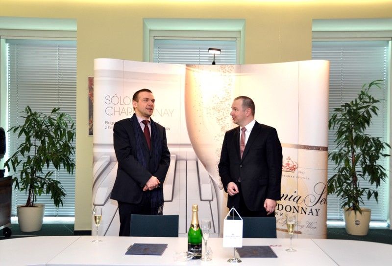 Prohlášení o spolupráci ve středu 20. března 2013 svým podpisem a následným přípitkem stvrdili primátor Martin Baxa a jednatel společnosti Ondřej Beránek.