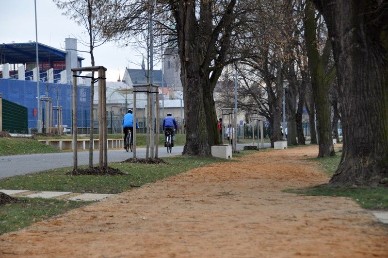 Další dvě naučné stezky, údolím Mže a Berounky, byly slavnostně otevřeny v pátek 22. března 2013 u soutoku Mže a Radbuzy ve Štruncových sadech.