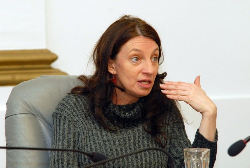 Na jeviště Divadelního léta pod plzeňským nebem se po pěti letech vrací patron projektu Jan Přeučil. S ostatním herci Viktorem Limrem, Radkem Valentou, Petrem Konášem, Janem Teplým, Kristýnou Leichtovou a dalšími si zahraje v legendárním příběhu Tři mušketýři, které na základě předlohy Alexandra Dumase st. nastuduje režisér Vilém Dubnička. Kulisy hře z části vytvoří katedrála sv. Bartoloměje. Festival zahájí 30. června. Devět repríz inscenace Tři mušketýři vystřídá loňská hra V nouzi poznáš přítele v šesti reprízách, z nichž dvě kumštýři odehrají ve slovenských Košicích v rámci oficiálního programu projektu Evropské hlavní město kultury 2013. (foto: 3.4.2013)