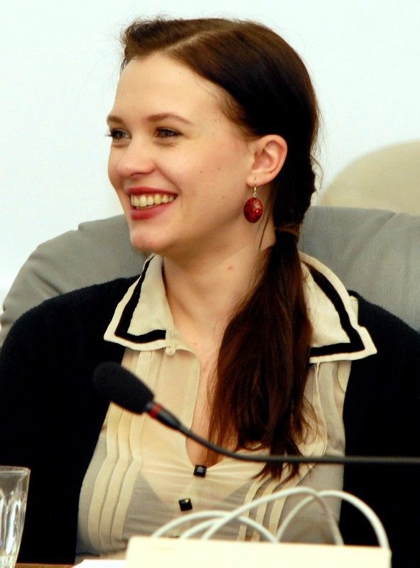 Na jeviště Divadelního léta pod plzeňským nebem se po pěti letech vrací patron projektu Jan Přeučil. S ostatním herci Viktorem Limrem, Radkem Valentou, Petrem Konášem, Janem Teplým, Kristýnou Leichtovou a dalšími si zahraje v legendárním příběhu Tři mušketýři, které na základě předlohy Alexandra Dumase st. nastuduje režisér Vilém Dubnička. Kulisy hře z části vytvoří katedrála sv. Bartoloměje. Festival zahájí 30. června. Devět repríz inscenace Tři mušketýři vystřídá loňská hra V nouzi poznáš přítele v šesti reprízách, z nichž dvě kumštýři odehrají ve slovenských Košicích v rámci oficiálního programu projektu Evropské hlavní město kultury 2013. (foto: 3.4.2013)