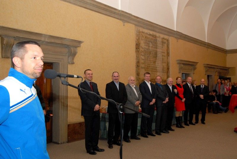 S cílem poděkovat plzeňským fotbalistů za vynikající reprezentaci Plzně nejen v Evropské lize pozvalo vedení města hráče a vedení klubu FC Viktoria na společné setkání, které se uskutečnilo ve čtvrtek (4.4.2013) odpoledne v obřadní síni plzeňské radnice.