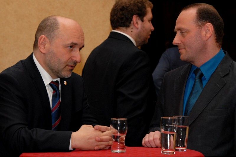 S cílem poděkovat plzeňským fotbalistů za vynikající reprezentaci Plzně nejen v Evropské lize pozvalo vedení města hráče a vedení klubu FC Viktoria na společné setkání, které se uskutečnilo ve čtvrtek (4.4.2013) odpoledne v obřadní síni plzeňské radnice.