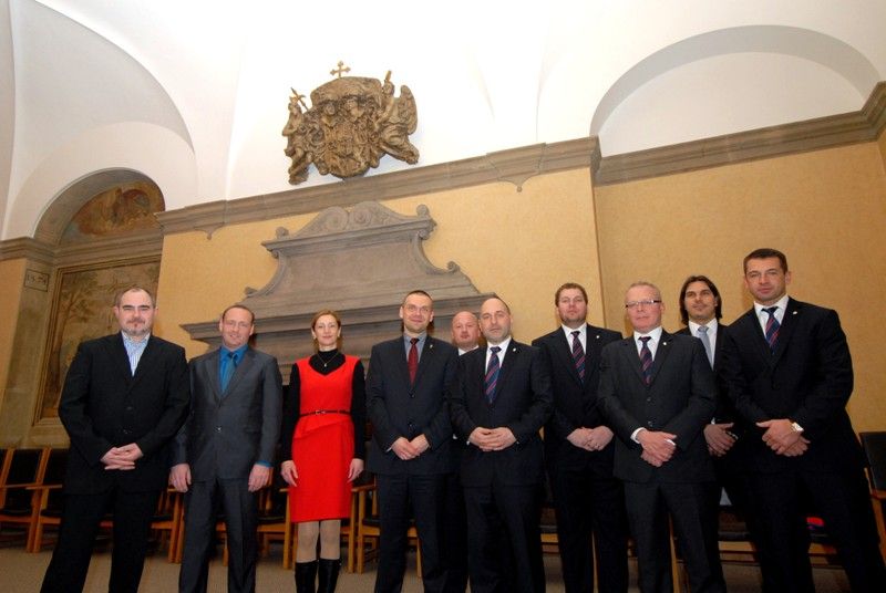 S cílem poděkovat plzeňským fotbalistů za vynikající reprezentaci Plzně nejen v Evropské lize pozvalo vedení města hráče a vedení klubu FC Viktoria na společné setkání, které se uskutečnilo ve čtvrtek (4.4.2013) odpoledne v obřadní síni plzeňské radnice.