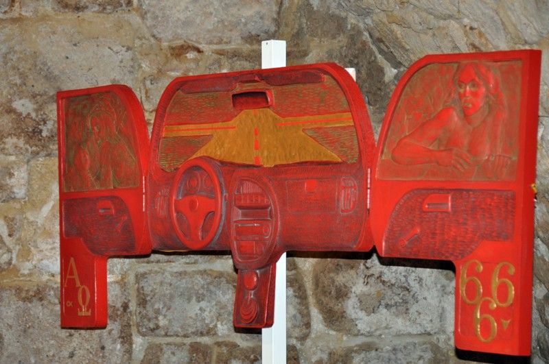 Umělecky mimořádně zajímavý celek v ojedinělé instalaci nabízí výstava regionálních výtvarníků s názvem Bilance 2013. Představí výtvarná díla členů Unie výtvarných umělců plzeňské oblasti a výběr děl z Artotéky města Plzně. Poprvé v historii dochází při prezentaci jedné expozice k propojení dvou plzeňských výstavních míst, Galerie Jiřího Trnky a Galerie města Plzně. (foto: 18.4.2013)