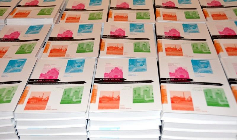 Město Plzeň vydalo publikaci o architektuře. Představuje první snahu o zmapování architektonického fondu Plzně z období více než posledních dvou staletí. Je dílem kolektivu autorů a vzniknout mohla díky finančním prostředkům z Evropské unie. Pro širokou veřejnost bude kniha s texty v češtině a angličtině k dispozici v knihovnách Plzeňského kraje a ve vybraných odborných knihovnách v České republice. (foto: 18.4.2013)