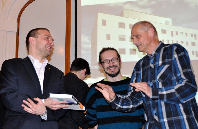 Město Plzeň vydalo publikaci o architektuře. Představuje první snahu o zmapování architektonického fondu Plzně z období více než posledních dvou staletí. Je dílem kolektivu autorů a vzniknout mohla díky finančním prostředkům z Evropské unie. Pro širokou veřejnost bude kniha s texty v češtině a angličtině k dispozici v knihovnách Plzeňského kraje a ve vybraných odborných knihovnách v České republice. (foto: 18.4.2013)