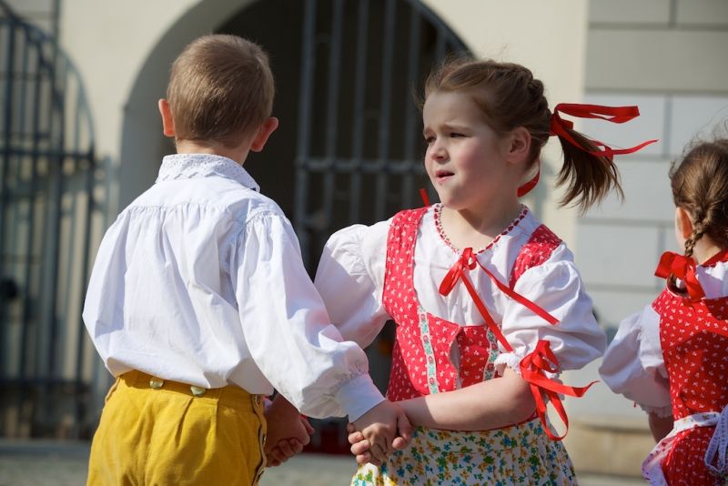 Neobyčejné fotografie představí město Plzeň při oslavách osvobození americkou armádou ve dvou expozicích, které doplňují program Slavností svobody. Autorem kolekce velkoformátových fotografií ve Smetanových sadech je bývalý seržant druhé pěší divize James H. Duncan. Přes dvě stě fotografií v mázhauzu plzeňské radnice pod názvem Plzeň nezapomíná zachycuje dobu konce 2. světové války a začátek mírového života v Plzni a na Plzeňsku osvobozeném západními spojenci. (foto: R. Muchka, 23.4.2013)