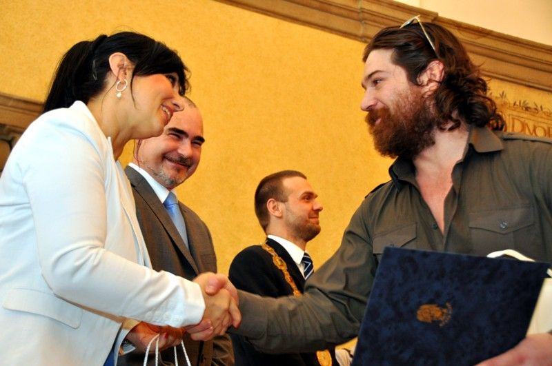 Jednu z posledních chvil, kdy vítězný tým letošního ročníku hokejové extraligy HC Škoda Plzeň byl na dlouhou dobu naposledy pohromadě, využilo vedení města a pozvalo hráče, trenéry a realizační tým na radnici, aby jim za jejich unikátní historické vítězství poděkovalo. (foto: 24.4.2013)