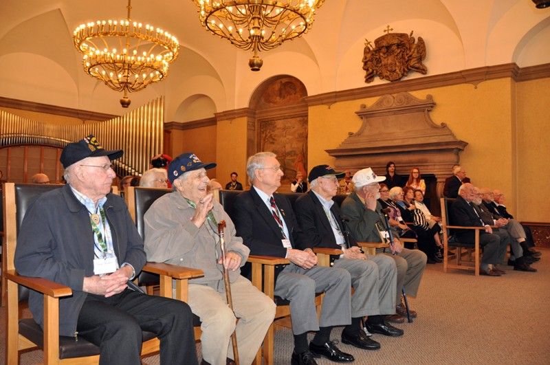 Slavnosti svobody 2013 - Američtí a belgičtí osvoboditelé se sešli na radnici