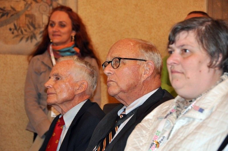 První oficiální setkání belgických a amerických veteránů s primátorem Martinem Baxou a náměstkyní Evou Herinkovou na plzeňské radnici bylo srdečné, plné vřelých objetí. (foto: 3.5.2013)