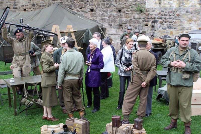Zavzpomínat na atmosféru plzeňských ulic května roku 1945 se vydali v pátek 3.5.2013 dopoledne američtí veteráni, kteří se letos účastní oslav osvobození. (foto: H. Prokopová)