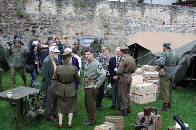 Zavzpomínat na atmosféru plzeňských ulic května roku 1945 se vydali v pátek 3.5.2013 dopoledne američtí veteráni, kteří se letos účastní oslav osvobození. (foto: H. Prokopová)