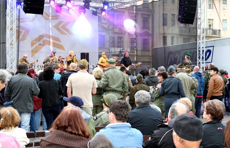 Slavnosti svobody 2013 - Náměstí baví stovky návštěvníků Slavností svobody