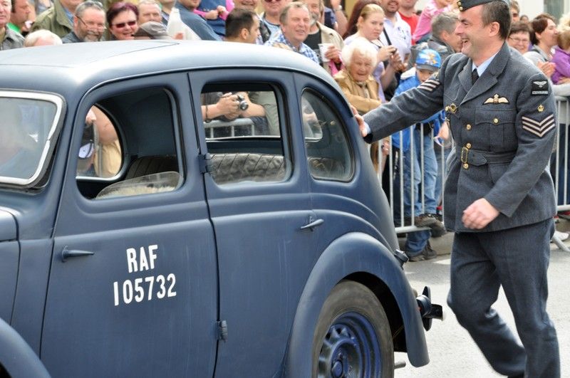 Přibližně 170 kusů vojenské techniky se dnes zúčastnilo konvoje historických vozidel, který je jedním z vrcholů Slavností svobody. Silnici na Klatovské třídě lemovaly tisíce Plzeňanů, kteří se na „Convoy of Liberty“ přišli podívat. Přední část konvoje tvořená bojovým čelem a džípy s veterány dojela až na náměstí Republiky. (foto: 5.5.2013)