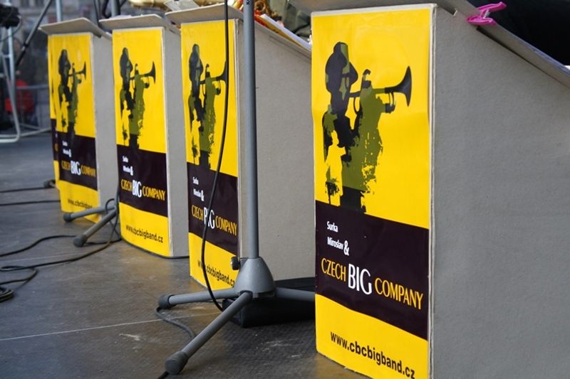 Víkendový program na náměstí Republiky zakončil koncert Glenn Miller: Tribute to the Legend. Melodie Glenna Millera a další swingové hity, včetně Sinatrovy písně „I got you under my skin“, byly opravdovou poctou legendární postavě světové hudby, kterou mají Plzeňané spojenou právě s dobou osvobození města americkou armádou. Nadšeným divákům je zahrála kapela Czech Big Company Big Band Praha. (foto: 5.5.2013, Z. Kubalová)