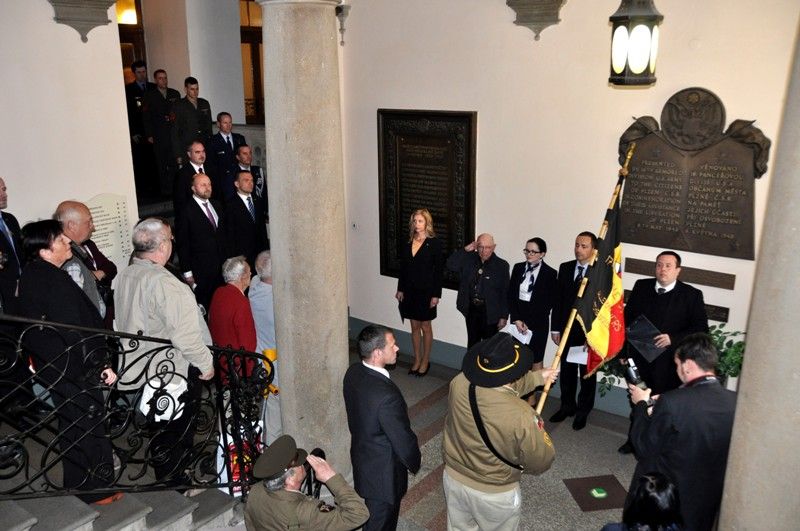 Slavnosti svobody 2013 - Slavnosti svobody pokračovaly pietním aktem u pamětních desek na radnici