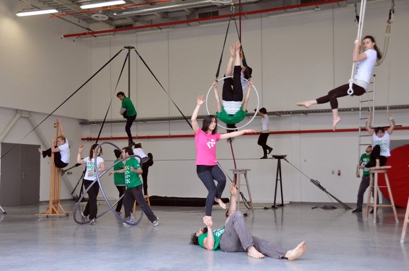 Představení Modeli da Torino spojilo mladé artisty se studenty Ústavu umění a designu